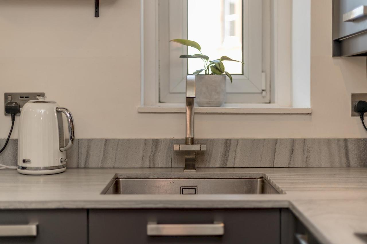 Pass The Keys Stunning 3 Bed Loft Style Apt With Free Parking Edinburgh Ngoại thất bức ảnh